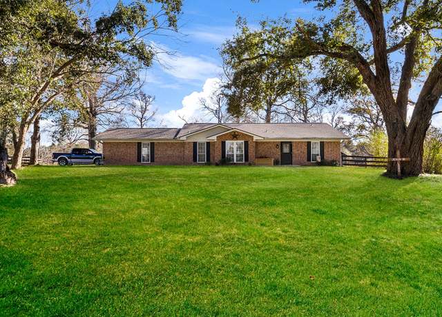 Property at 808 Castlewood Rd, Livingston, TX 77351, 3 beds, 2 baths