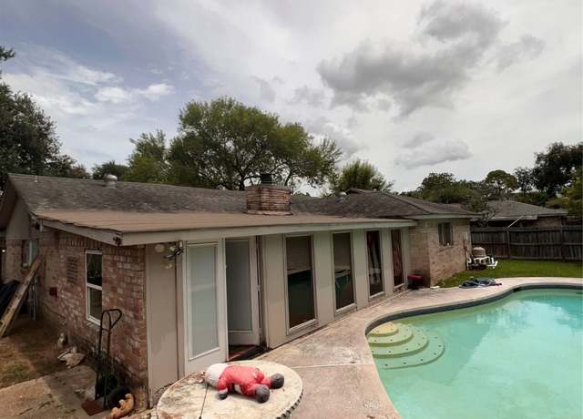 Property at 22611 Fincastle Dr, Katy, TX 77450, 4 beds, 2 baths