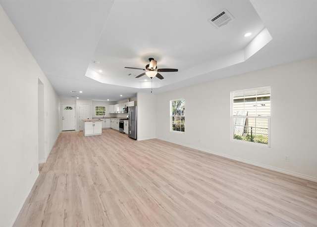 Property at 305 E Humble St, Baytown, TX 77520, 3 beds, 2 baths