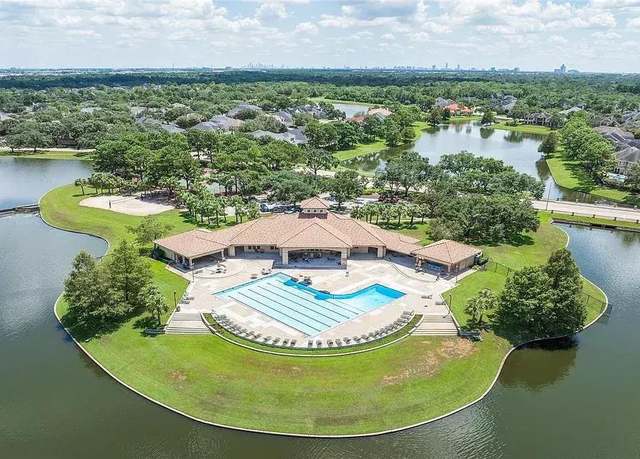 Property at 5407 Lake Place Dr, Houston, TX 77041, 3 beds, 2.5 baths