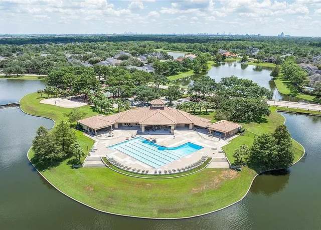 Property at 5407 Lake Place Dr, Houston, TX 77041, 3 beds, 2.5 baths