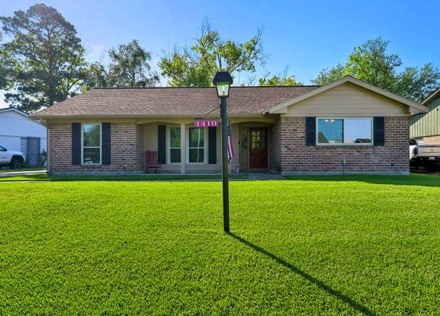Property at 1410 Saxony Ln, Nassau Bay, TX 77058, 3 beds, 2 baths
