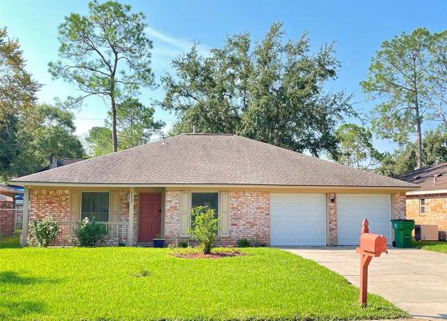 Property at 112 La Laja Dr, Angleton, TX 77515, 3 beds, 2 baths