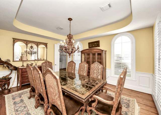 Property at 5701 Sugar Hill Dr, Houston, TX 77057, 4 beds, 4.5 baths