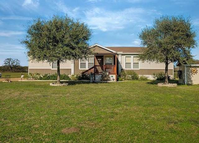 Property at 357 W Oaks Dr, Victoria, TX 77905, 3 beds, 2 baths
