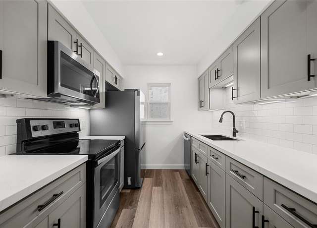 Property at 2744 Briarhurst Dr #33, Houston, TX 77057, 2 beds, 1.5 baths