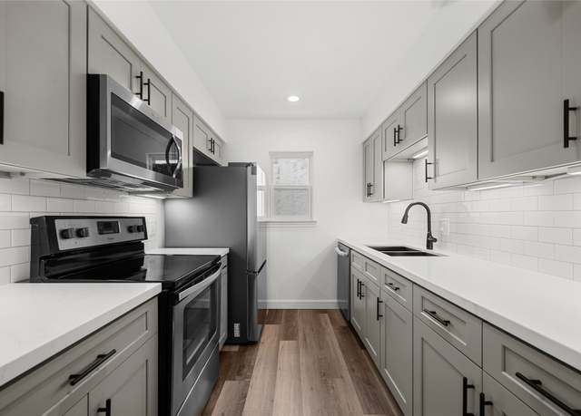 Property at 2744 Briarhurst Dr #33, Houston, TX 77057, 2 beds, 1.5 baths