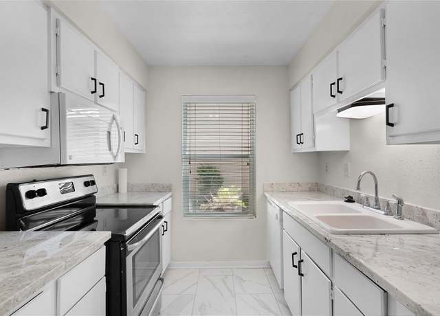 Property at 1701 Upland Dr #192, Houston, TX 77043, 2 beds, 2.5 baths