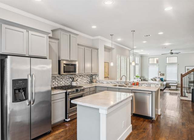 Property at 919 W 22nd St Unit C, Houston, TX 77008, 3 beds, 3.5 baths