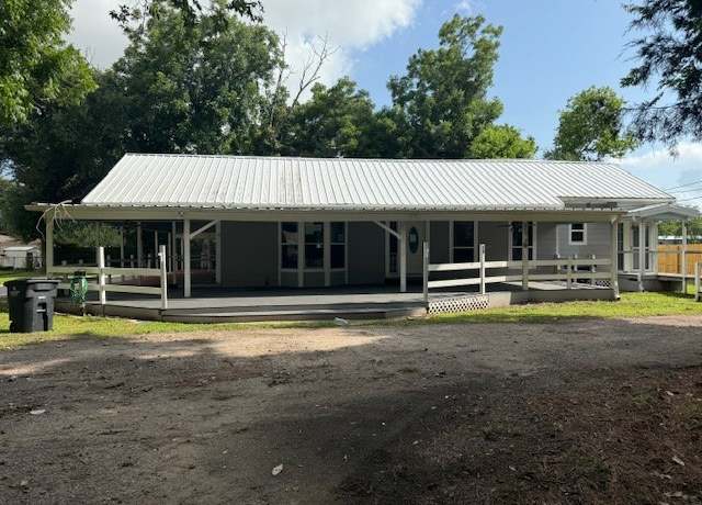 Property at 804 Tovrea Rd, Alvin, TX 77511, 3 beds, 2 baths