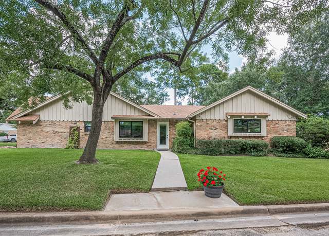 Property at 119 Maple St, Conroe, TX 77301, 3 beds, 2.5 baths