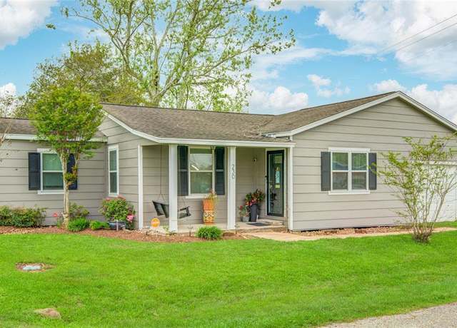 Property at 230 2nd St, Brazoria, TX 77422, 2 beds, 1 bath