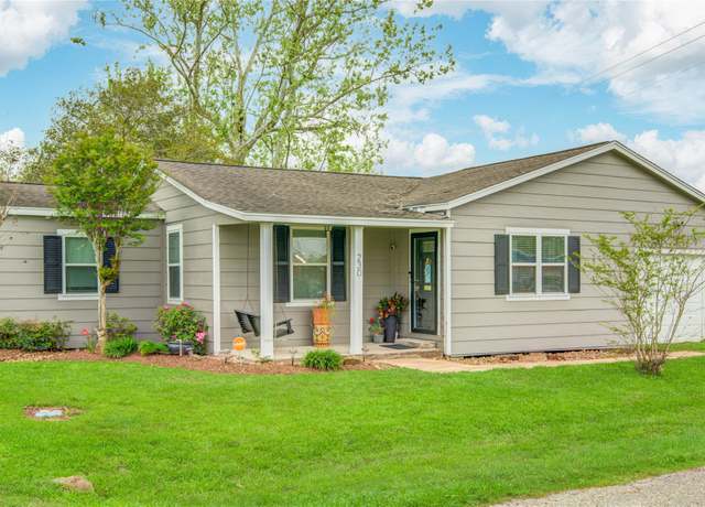 Property at 230 2nd St, Brazoria, TX 77422, 2 beds, 1 bath