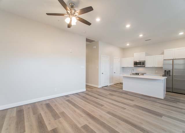 Property at 504 Nursery Rd #3202, The Woodlands, TX 77380, 2 beds, 2 baths
