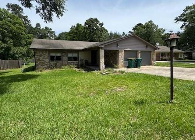 Property at 143 Red Oak Ln, Conroe, TX 77304, 4 beds, 2 baths