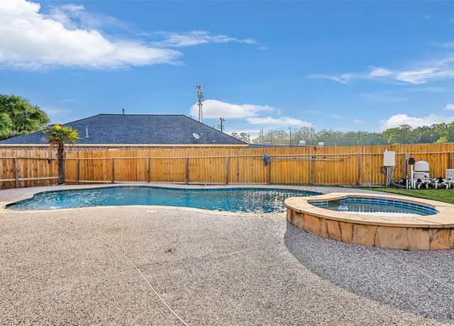 Property at 2701 Sandberry Dr, Kingwood, TX 77345, 3 beds, 2 baths