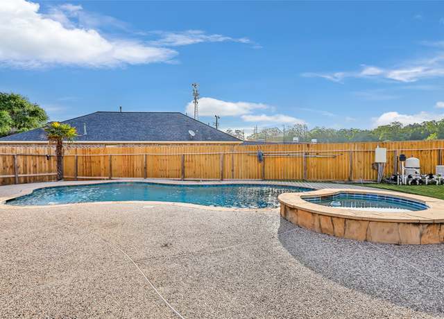 Property at 2701 Sandberry Dr, Kingwood, TX 77345, 3 beds, 2 baths