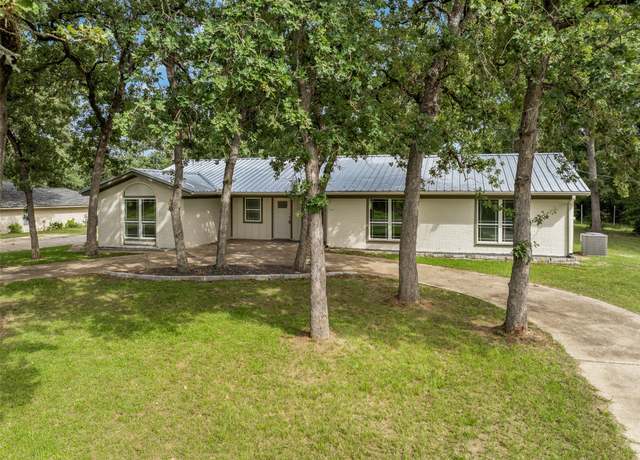 Property at 73 Fairway Dr, Normangee, TX 77871, 3 beds, 2 baths