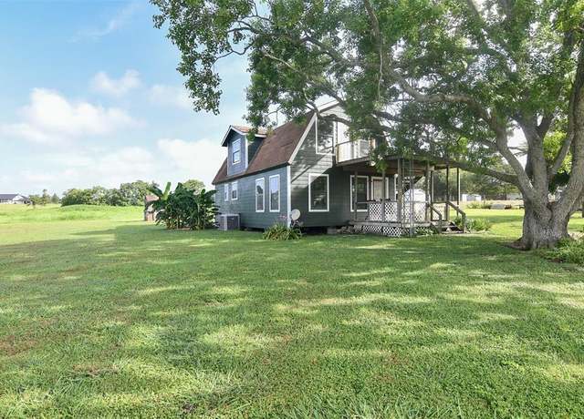 Property at 3061 W Ueckert, Bellville, TX 77833, 3 beds, 1.5 baths