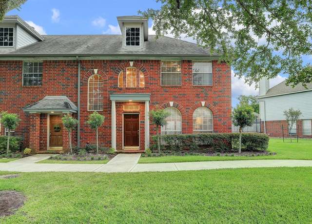 Property at 1373 El Camino Village Dr, Houston, TX 77058, 3 beds, 2.5 baths