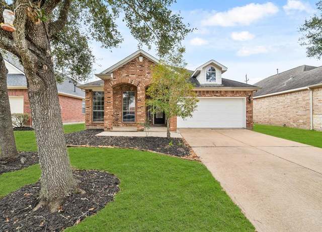 Property at 13208 Castlewind Ln, Pearland, TX 77584, 3 beds, 2 baths