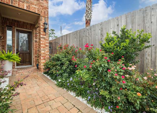 Property at 7608 Shady Villa Gdn, Houston, TX 77055, 3 beds, 3.5 baths