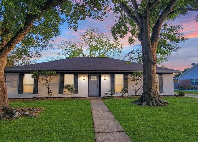 Property at 3327 Ashmont Ln, Missouri City, TX 77459, 4 beds, 2 baths