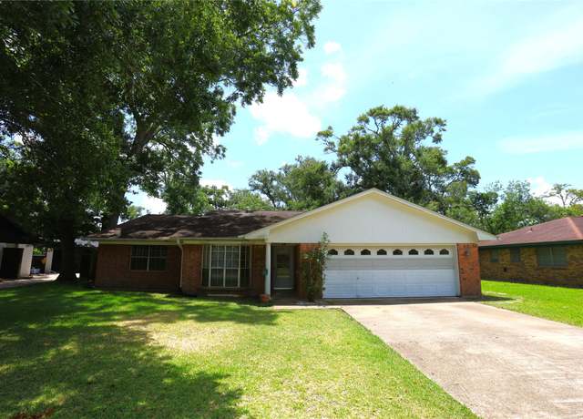 Property at 232 Wayne Dr, Clute, TX 77531, 3 beds, 2 baths