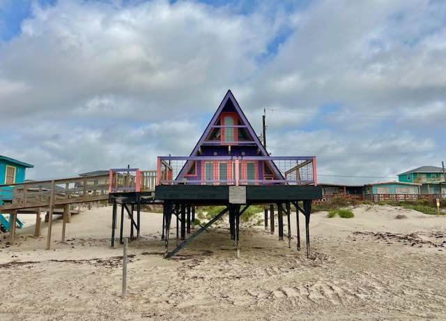Property at 527 Beach Front Dr, Surfside Beach, TX 77541, 2 beds, 1.5 baths