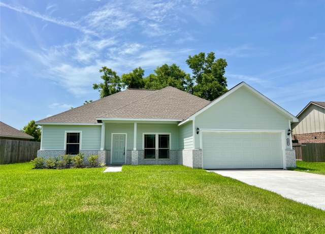 Property at 209 Crestview Dr, West Columbia, TX 77486, 3 beds, 2 baths