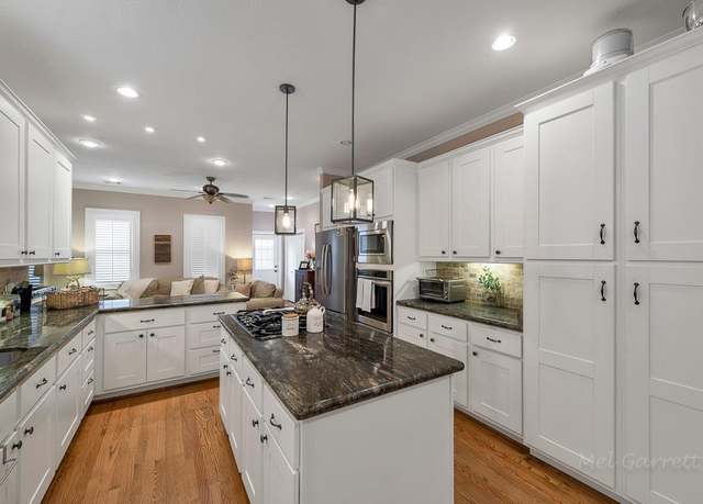 Property at 4407 Greeley St, Houston, TX 77006, 3 beds, 2.5 baths
