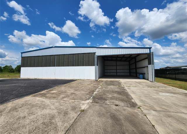Property at 1637 County Road 130, Pearland, TX 77581, 1 bed, 1 bath