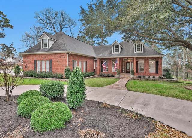 Property at 1 Wellesley Dr, Conroe, TX 77304, 4 beds, 3 baths