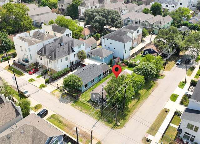 Property at 5239 Kiam St, Houston, TX 77007, 3 beds, 2 baths