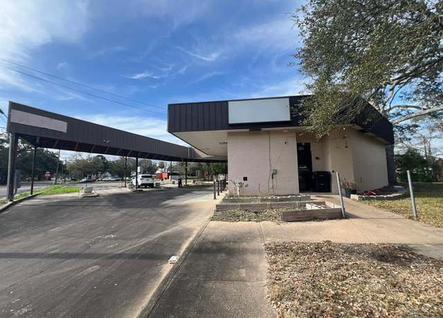 Property at 218 W Blum St, Alvin, TX 77511