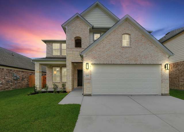 Property at 12002 Maple Oak Dr, Houston, TX 77066, 4 beds, 2.5 baths