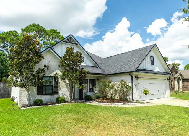 Property at 417 N Amherst Dr, West Columbia, TX 77486, 4 beds, 3 baths