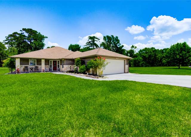 Property at 37 Wildwood Lake Dr, Huntsville, TX 77340, 3 beds, 2 baths