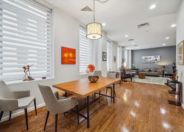 Property at 914 Main St #1004, Houston, TX 77002, 2 beds, 2.5 baths