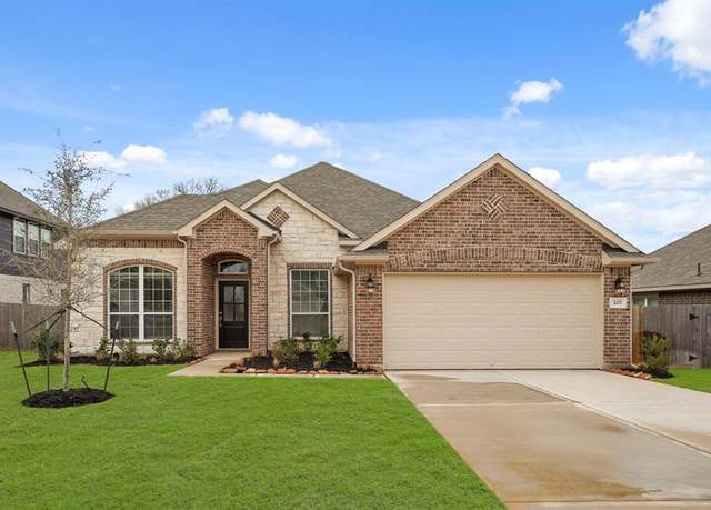 Property at 207 Little Dog Dr, Montgomery, TX 77356, 3 beds, 2 baths