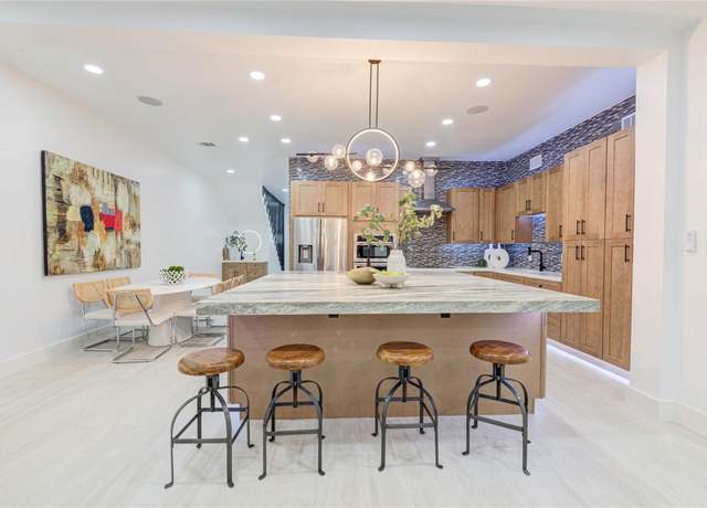 Property at 7517 Olympia Dr, Houston, TX 77063, 3 beds, 3.5 baths