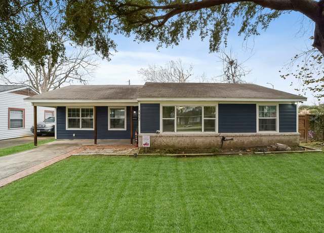 Property at 117 Ben Dr, Houston, TX 77022, 3 beds, 2 baths