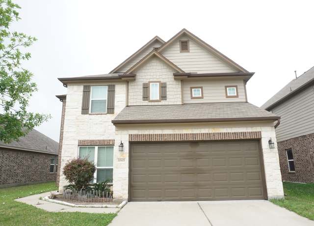 Property at 10615 Chestnut Pathway, Tomball, TX 77375, 5 beds, 3 baths