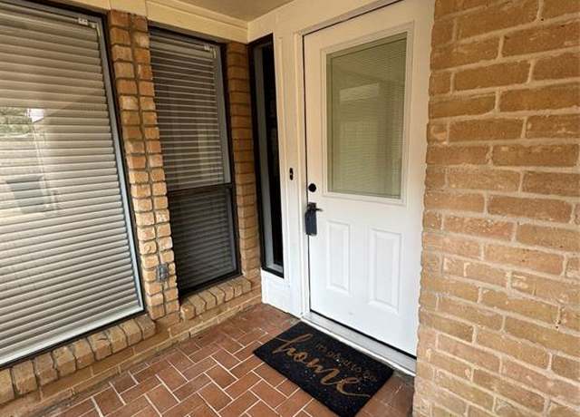 Property at 8007 E Oakwood Ct, Houston, TX 77040, 3 beds, 2.5 baths