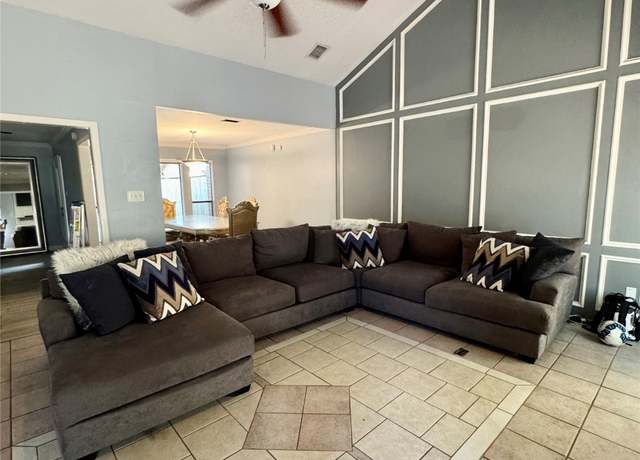 Property at 8007 E Oakwood Ct, Houston, TX 77040, 3 beds, 2.5 baths