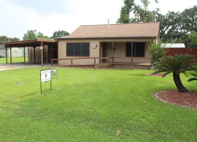 Property at 206 N Orange St, Sweeny, TX 77480, 4 beds, 2 baths
