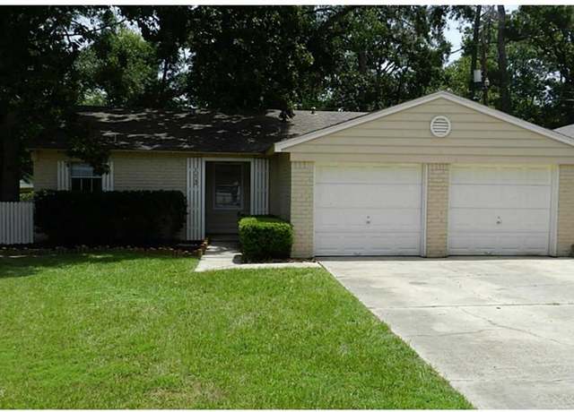 Property at 113 Nottingham Ln, Conroe, TX 77301, 3 beds, 2 baths