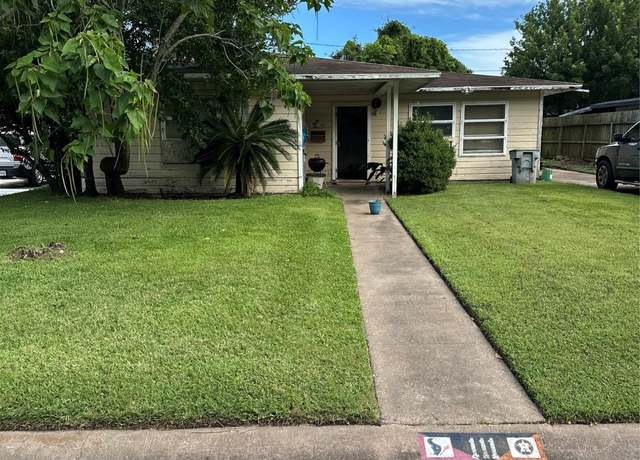 Property at 111 Marlin Ave, Galveston, TX 77550, 3 beds, 1 bath