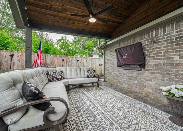 Property at 131 Breezy Shore CT Ct, Dickinson, TX 77539, 3 beds, 2 baths