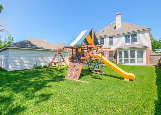 Property at 7015 Timber Edge Ln, Humble, TX 77346, 4 beds, 3.5 baths